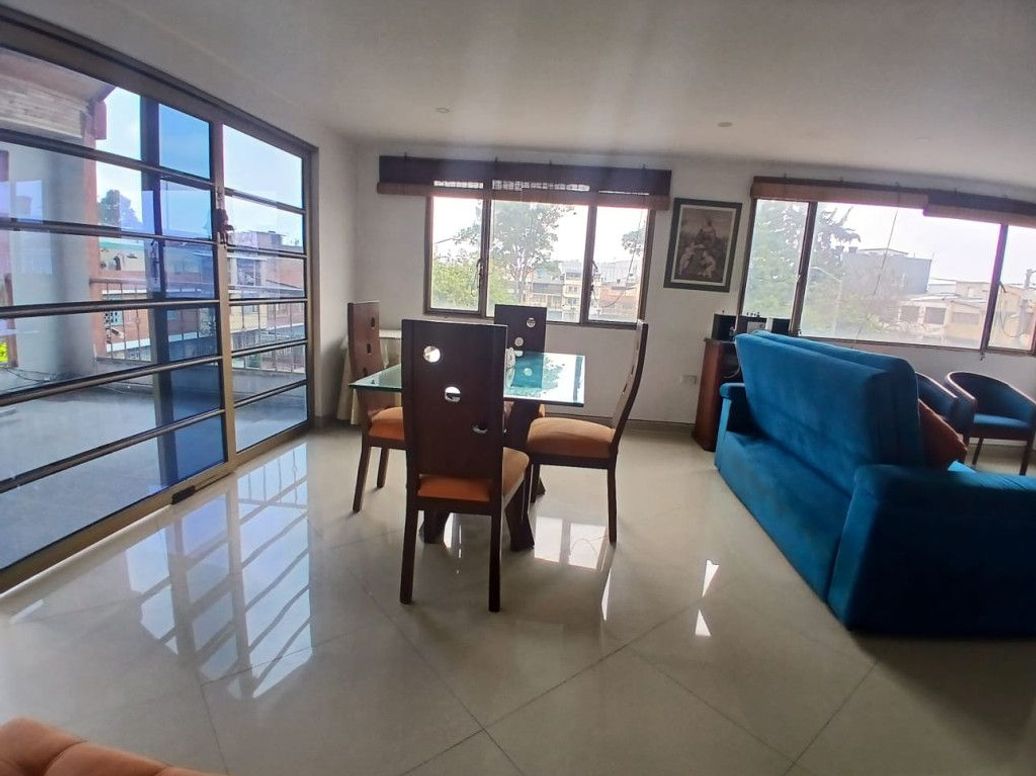 Casa de 13 alcobas en venta en Barcelona, Bogotá, 514 m² · foto 2 de 12