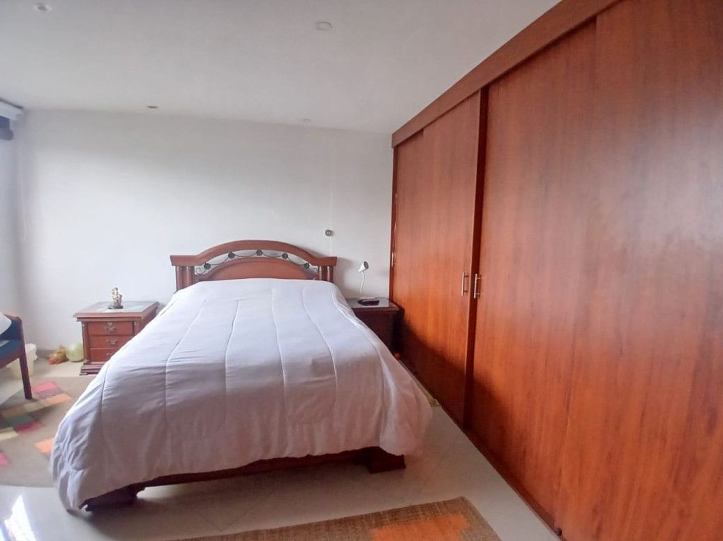 Casa de 13 alcobas en venta en Barcelona, Bogotá, 514 m² · foto 4 de 12