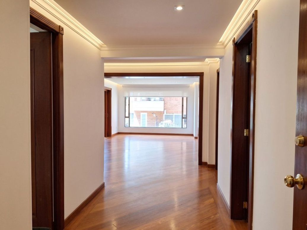 Apartamento de 3 alcobas en venta en Chicó Norte, Bogotá, 220 m² · foto 2 de 20