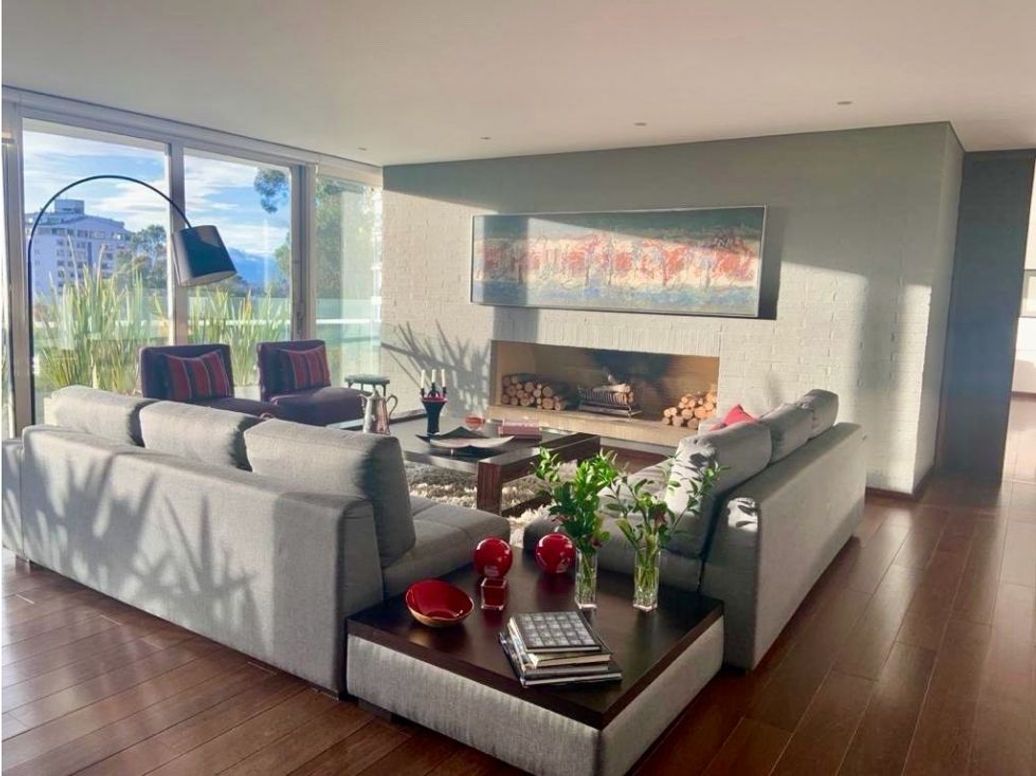 Apartamento de 3 alcobas en venta en Los Rosales, Bogotá, 280 m² · foto 3 de 13