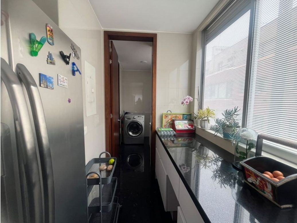 Apartamento de 3 alcobas en venta en La Carolina, Bogotá, 139 m² · foto 6 de 8