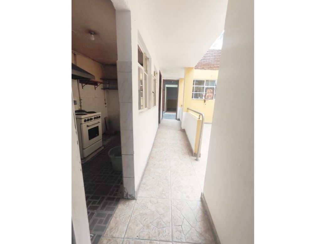 Casa de 6 alcobas en venta en Super Manzana 8, Bogotá, 240 m² · foto 12 de 20