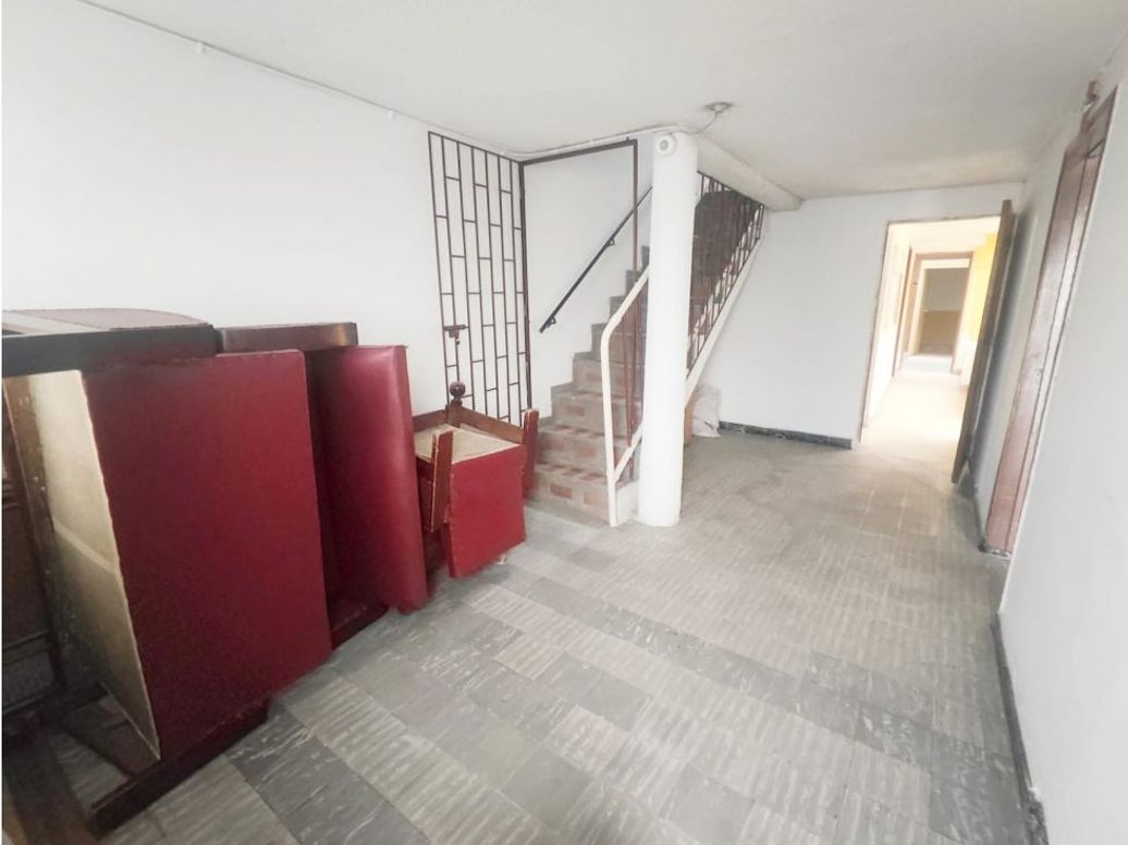 Casa de 6 alcobas en venta en Super Manzana 8, Bogotá, 240 m² · foto 4 de 20
