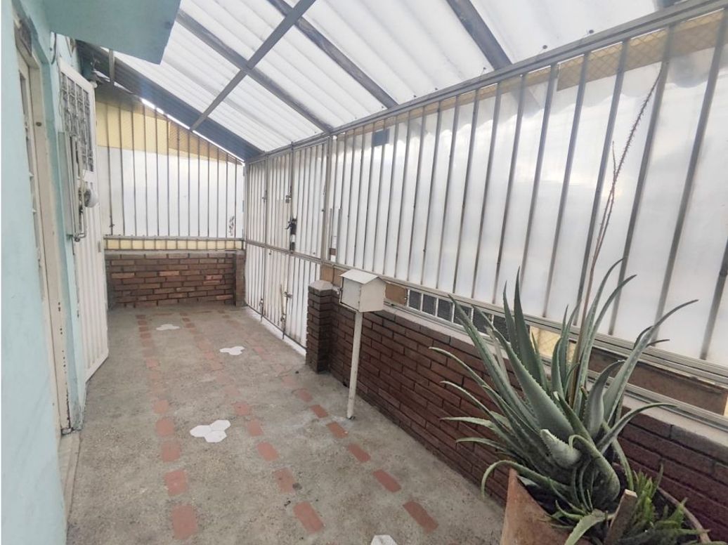 Casa de 6 alcobas en venta en Super Manzana 8, Bogotá, 240 m² · foto 6 de 20