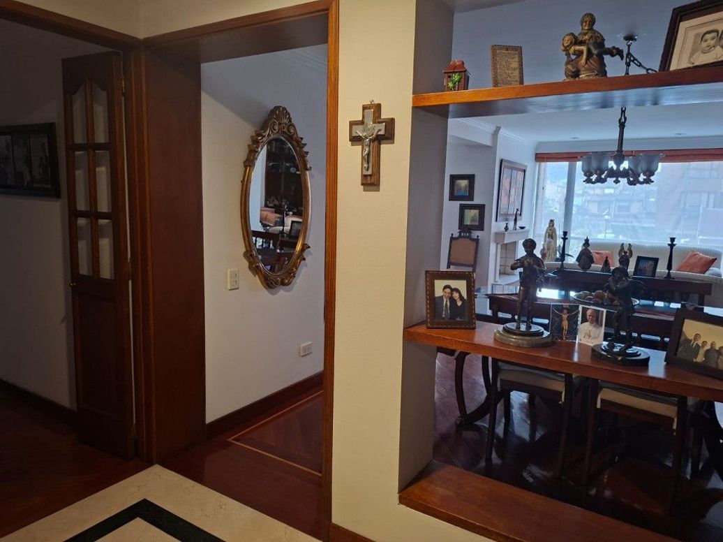 Apartamento de 3 alcobas en venta en San José Del Prado, Bogotá, 118 m² · foto 2 de 20