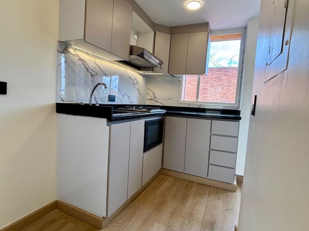 Apartamento de 3 alcobas en venta en Alferez Real, Bogotá, 66 m² · foto 8 de 18