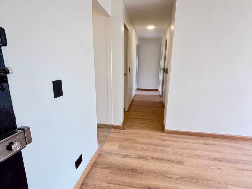 Apartamento de 3 alcobas en venta en Alferez Real, Bogotá, 66 m² · foto 4 de 18
