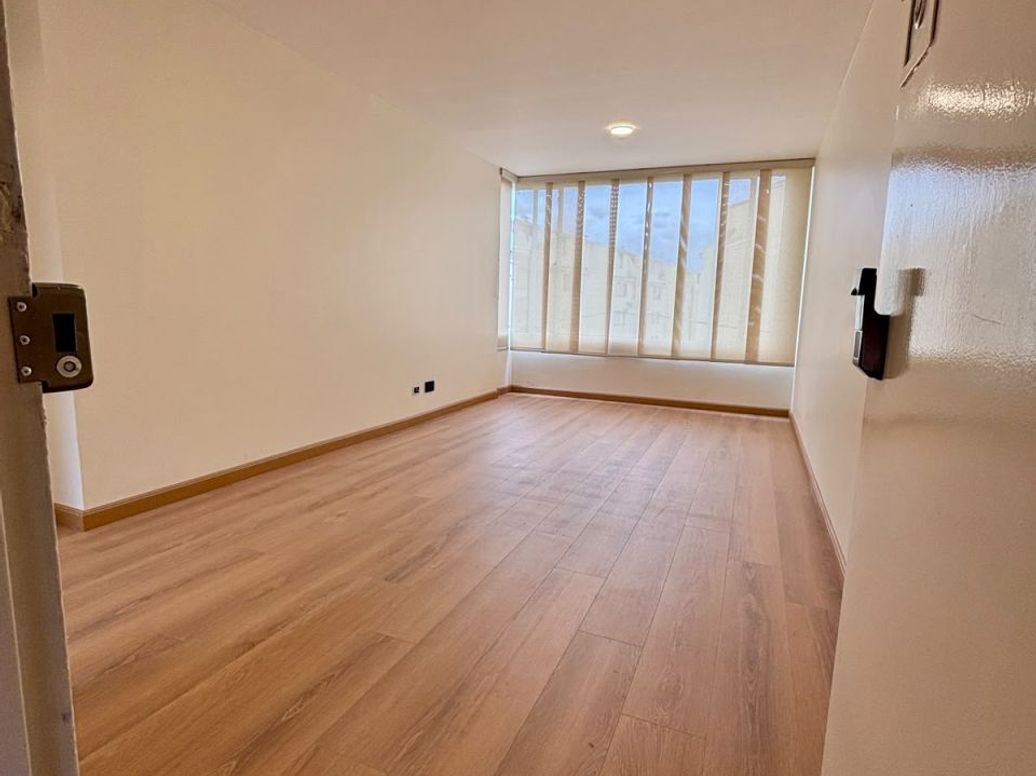 Apartamento de 3 alcobas en venta en Alferez Real, Bogotá, 66 m² · foto 12 de 18
