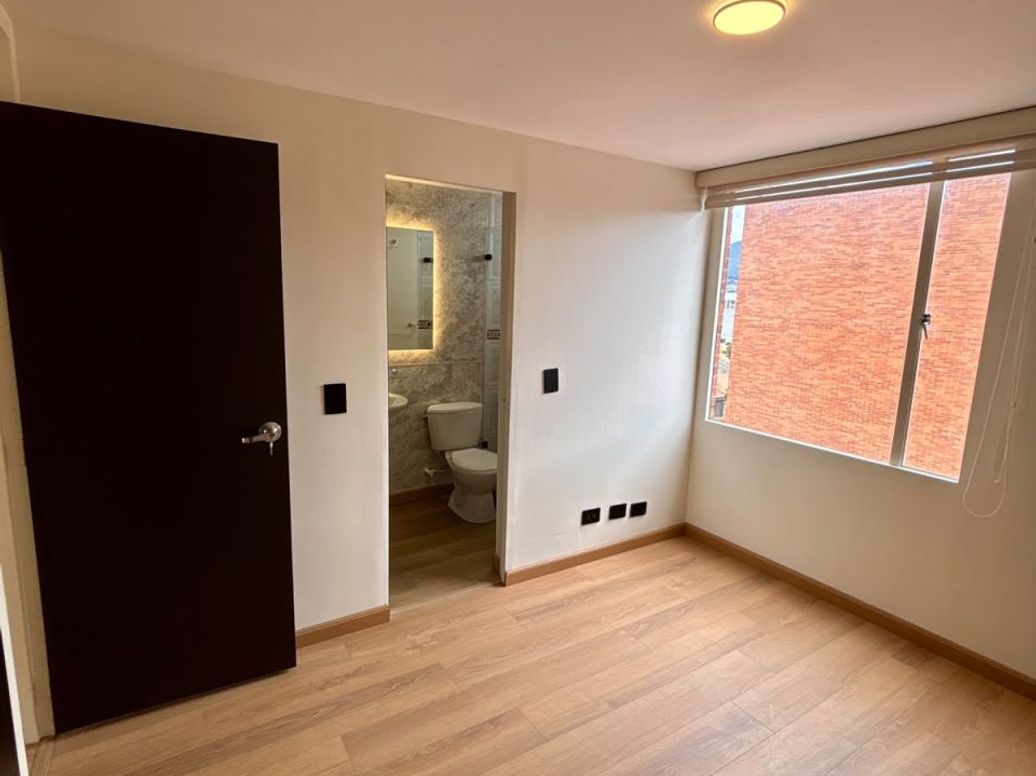 Apartamento de 3 alcobas en venta en Alferez Real, Bogotá, 66 m² · foto 5 de 18