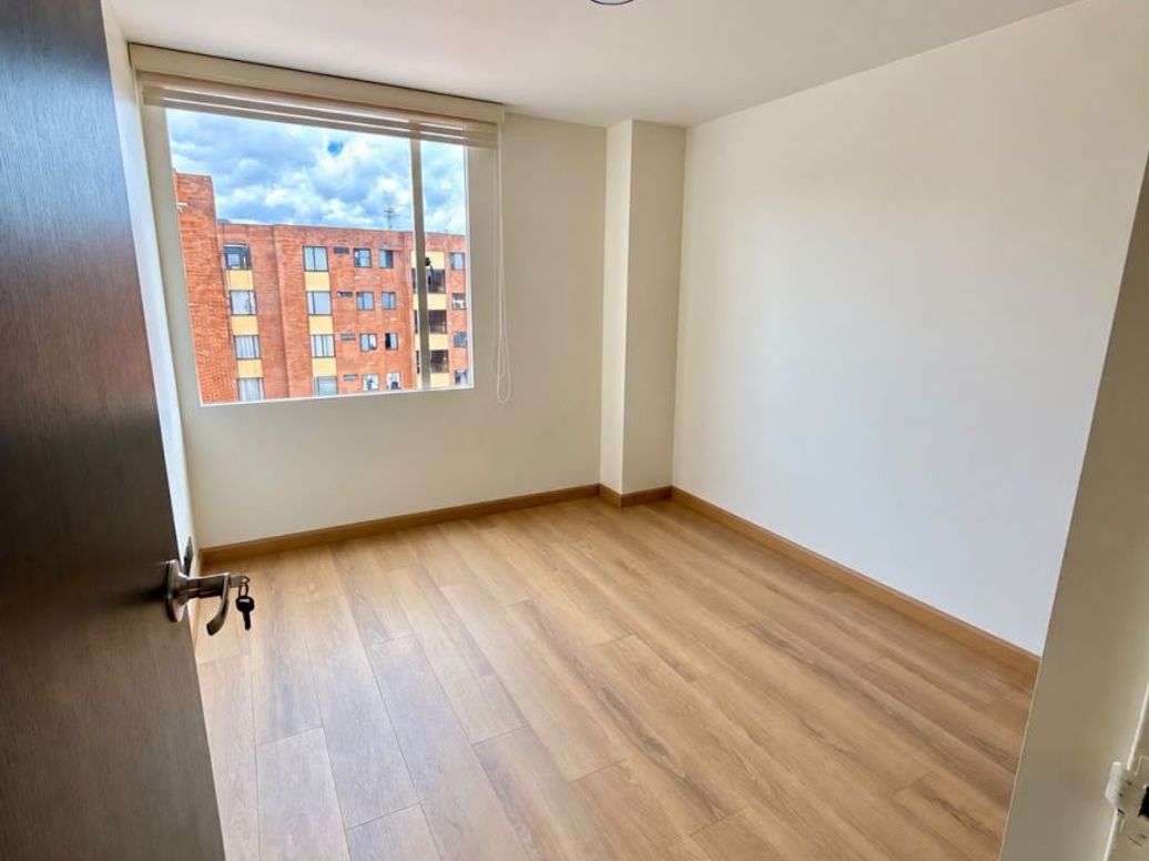 Apartamento de 3 alcobas en venta en Alferez Real, Bogotá, 66 m² · foto 3 de 18