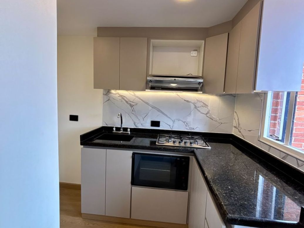 Apartamento de 3 alcobas en venta en Alferez Real, Bogotá, 66 m² · foto 7 de 18
