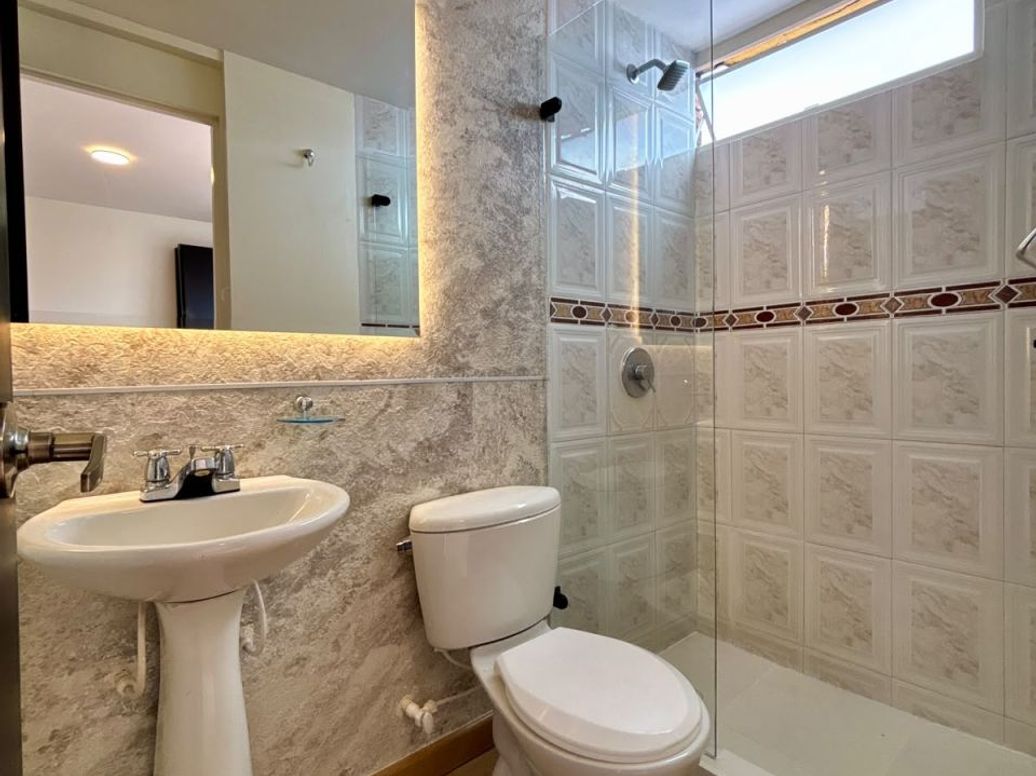 Apartamento de 3 alcobas en venta en Alferez Real, Bogotá, 66 m² · foto 13 de 18