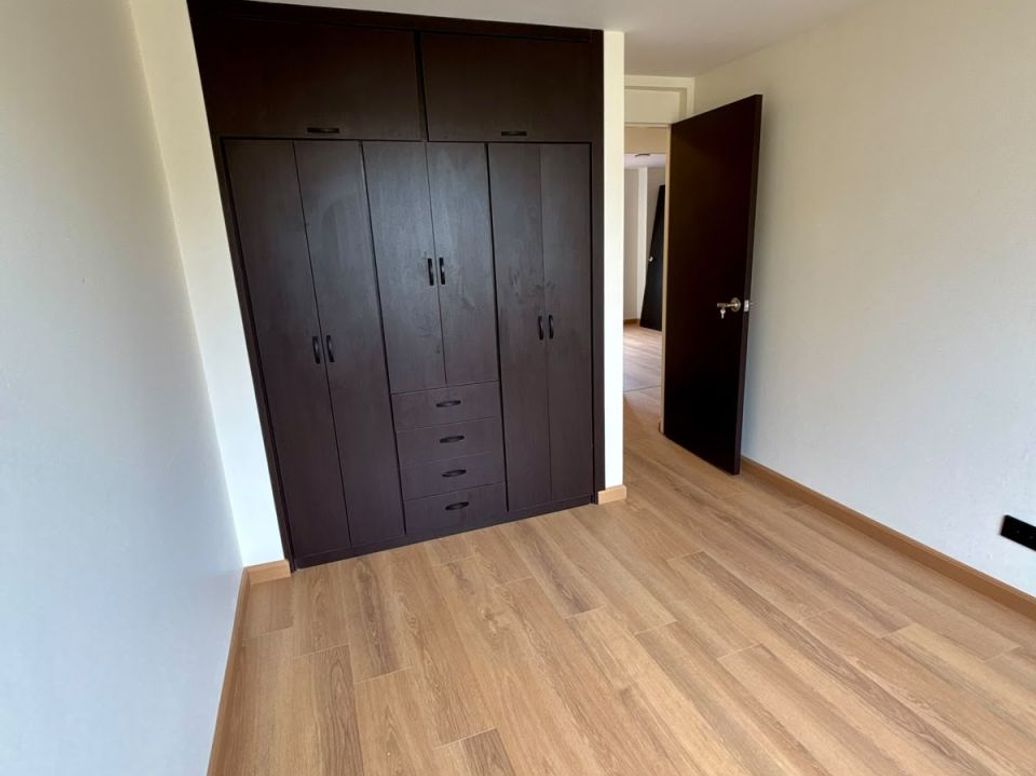 Apartamento de 3 alcobas en venta en Alferez Real, Bogotá, 66 m² · foto 9 de 18