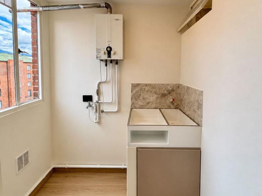 Apartamento de 3 alcobas en venta en Alferez Real, Bogotá, 66 m² · foto 10 de 18