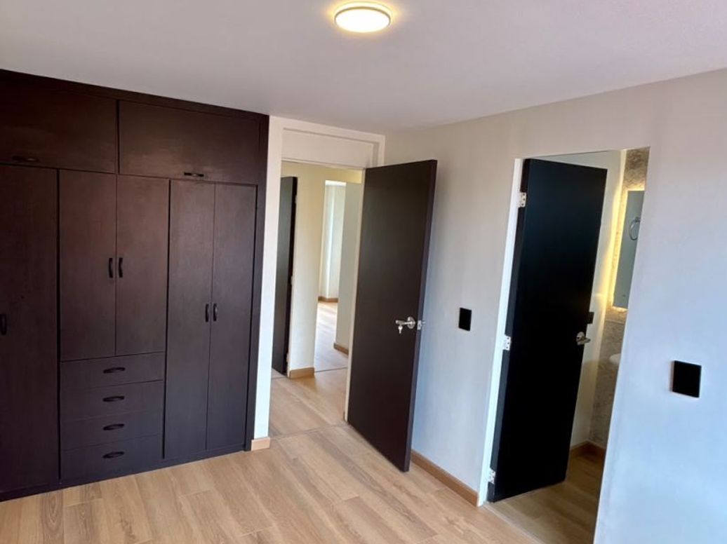 Apartamento de 3 alcobas en venta en Alferez Real, Bogotá, 66 m² · foto 2 de 18