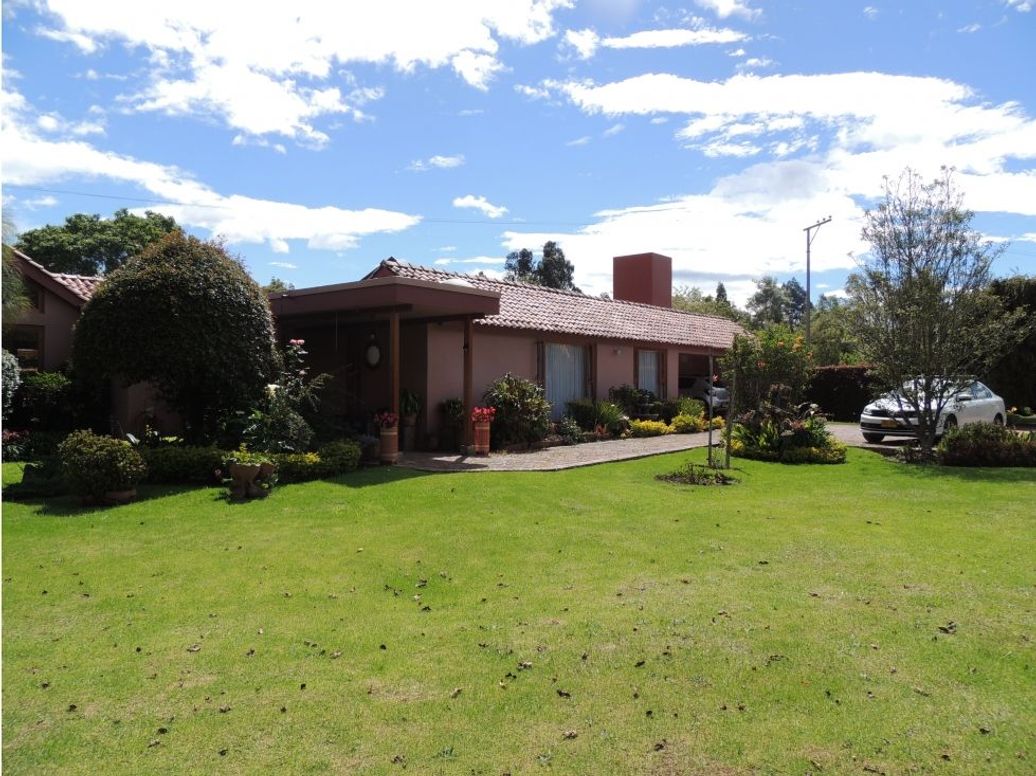Casa de 3 alcobas en venta en Guaymaral, Bogotá, 258 m² · foto 2 de 20