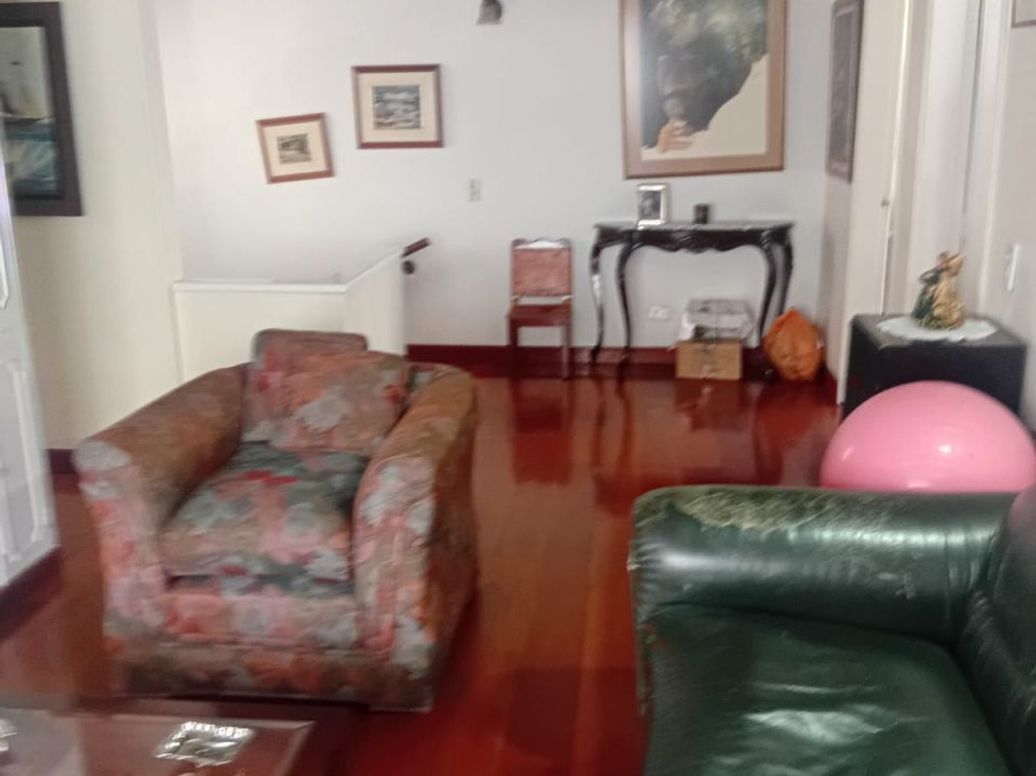 Casa de 3 alcobas en venta en Niza, Bogotá, 200 m² · foto 3 de 3