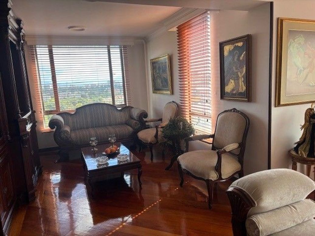 Apartamento de 3 alcobas en venta en Niza Suba, Bogotá, 206 m² · foto 2 de 20