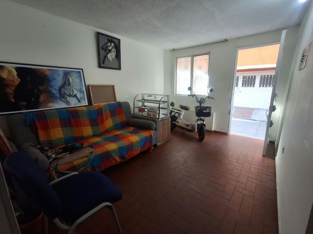 Casa de 4 alcobas en venta en Candelaria La Nueva Ii Sector, Bogotá, 68 m² · foto 2 de 9