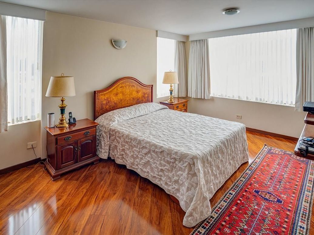 Apartamento de 4 alcobas en venta en Santa Barbara Occidental, Bogotá, 411 m² · foto 13 de 19