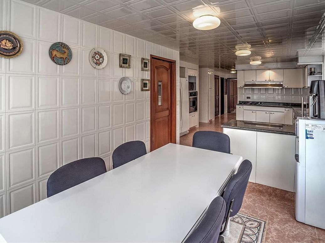 Apartamento de 4 alcobas en venta en Santa Barbara Occidental, Bogotá, 411 m² · foto 6 de 19