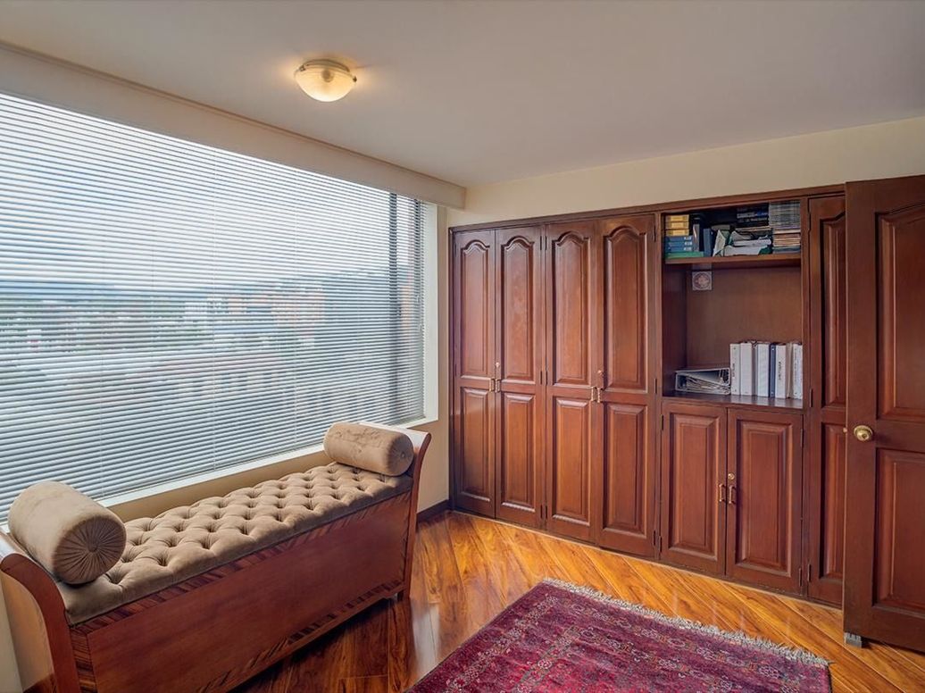 Apartamento de 4 alcobas en venta en Santa Barbara Occidental, Bogotá, 411 m² · foto 17 de 19
