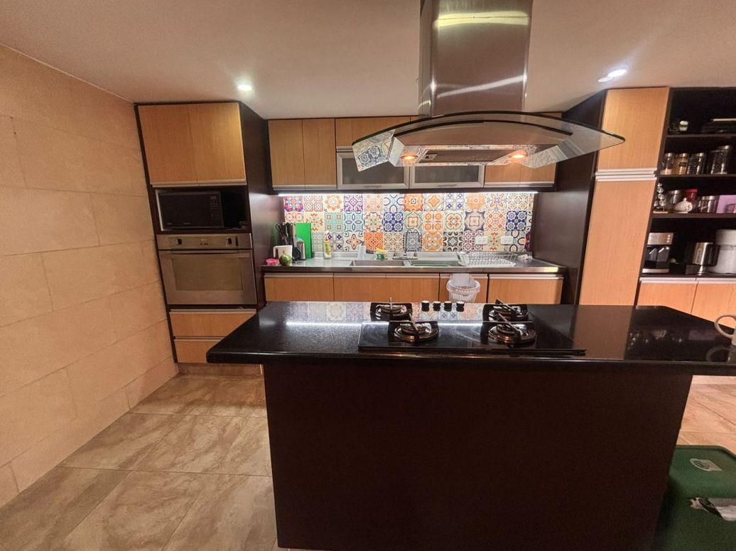 Apartamento de 4 alcobas en venta en El Contador, Bogotá, 206 m² · foto 13 de 19