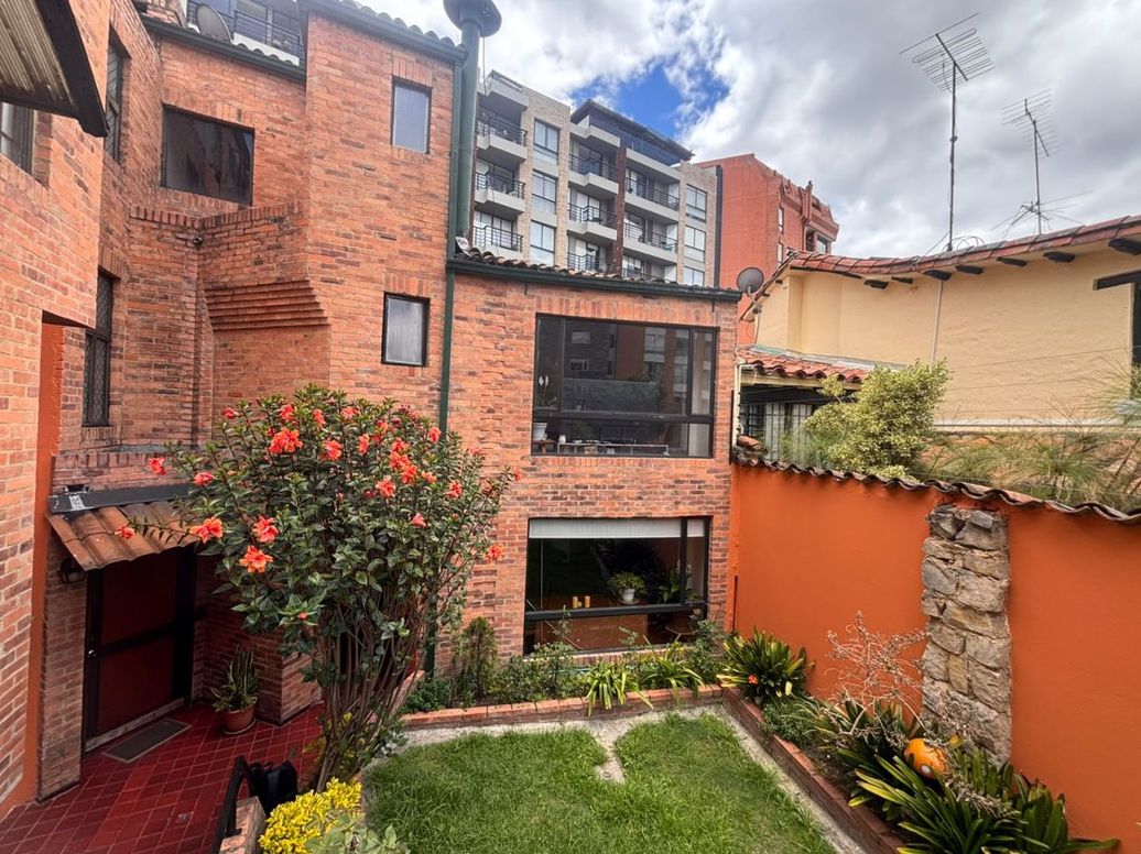 Apartamento de 4 alcobas en venta en El Contador, Bogotá, 206 m² · foto 2 de 19