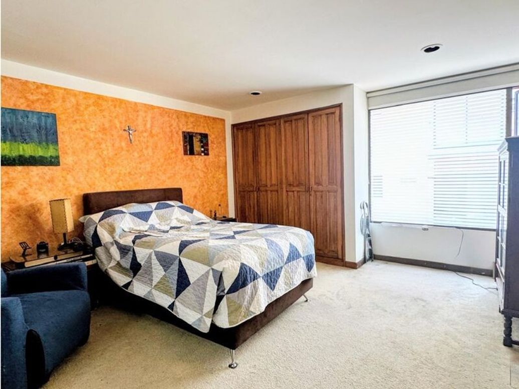 Apartamento de 3 alcobas en venta en Santa Barbara Occidental, Bogotá, 191 m² · foto 10 de 19