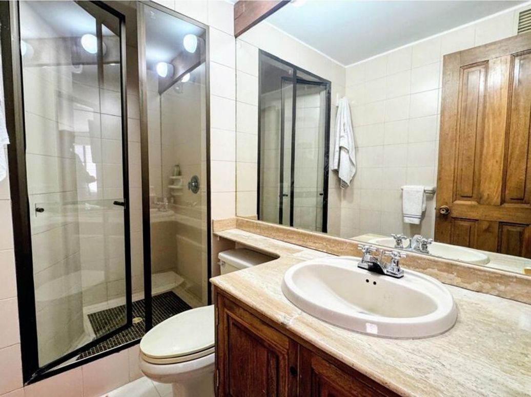 Apartamento de 3 alcobas en venta en Santa Barbara Occidental, Bogotá, 191 m² · foto 11 de 19