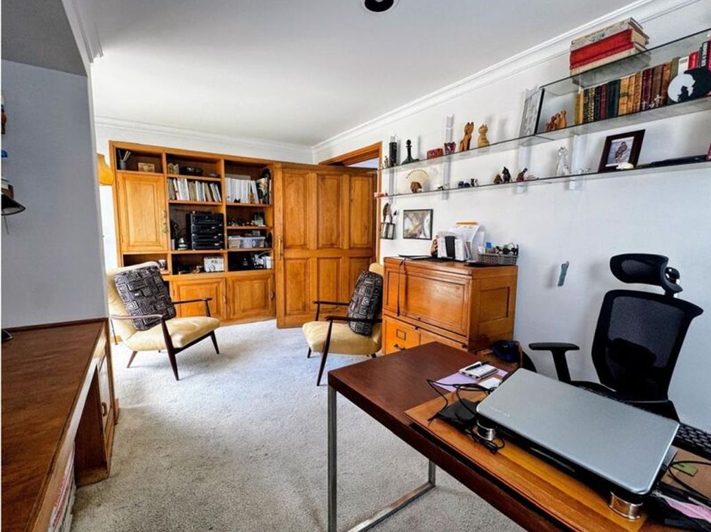 Apartamento de 3 alcobas en venta en Santa Barbara Occidental, Bogotá, 191 m² · foto 3 de 19