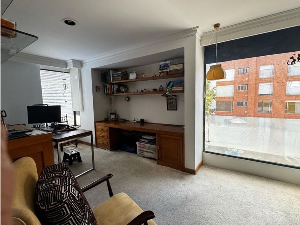 Apartamento de 3 alcobas en venta en Santa Barbara Occidental, Bogotá, 191 m² · foto 4 de 19