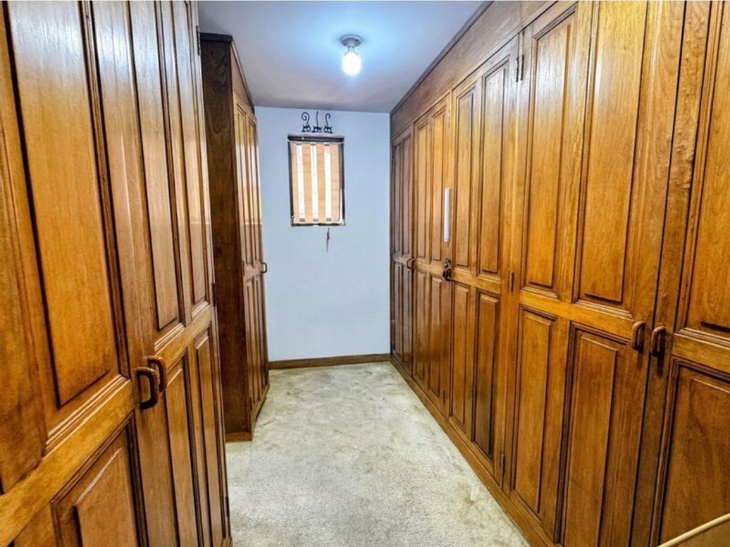 Apartamento de 3 alcobas en venta en Santa Barbara Occidental, Bogotá, 191 m² · foto 13 de 19