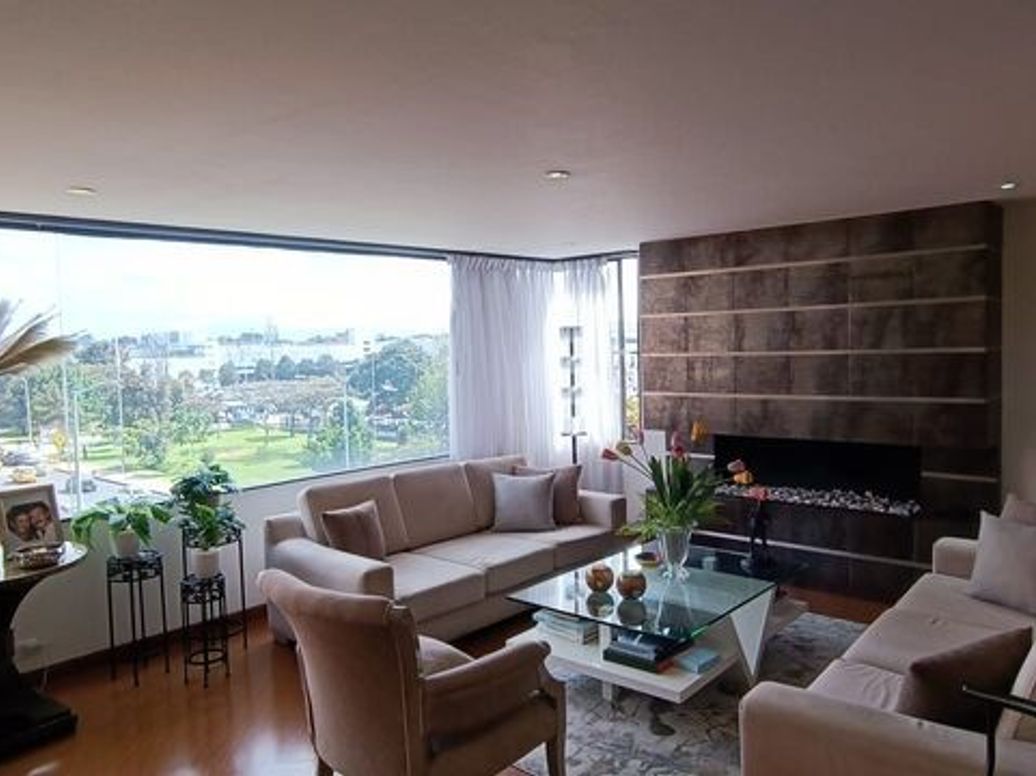 Apartamento de 3 alcobas en venta en San Bernardo, Bogotá, 138 m² · foto 2 de 19
