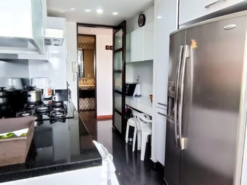 Apartamento de 3 alcobas en venta en San Bernardo, Bogotá, 138 m² · foto 4 de 19