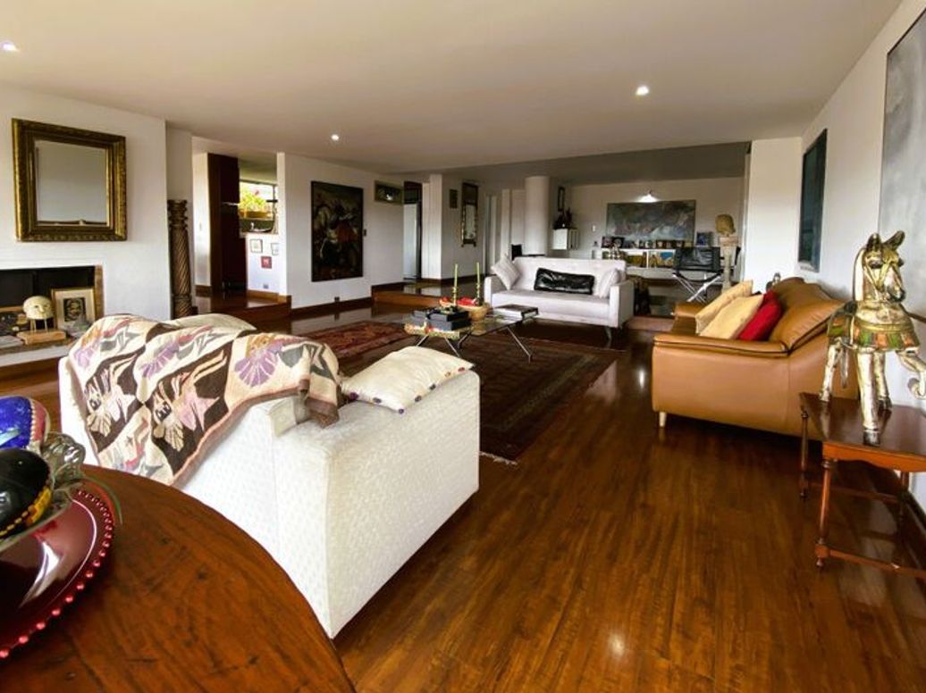 Apartamento de 3 alcobas en venta en El Refugio, Bogotá, 177 m² · foto 7 de 20
