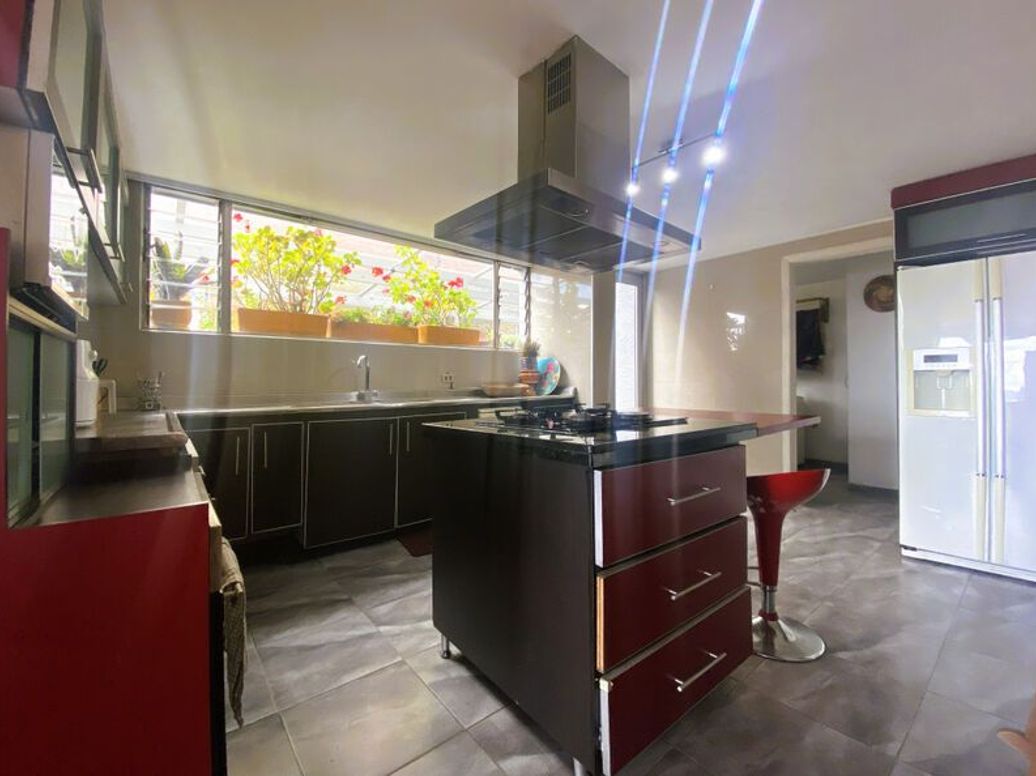 Apartamento de 3 alcobas en venta en El Refugio, Bogotá, 177 m² · foto 11 de 20
