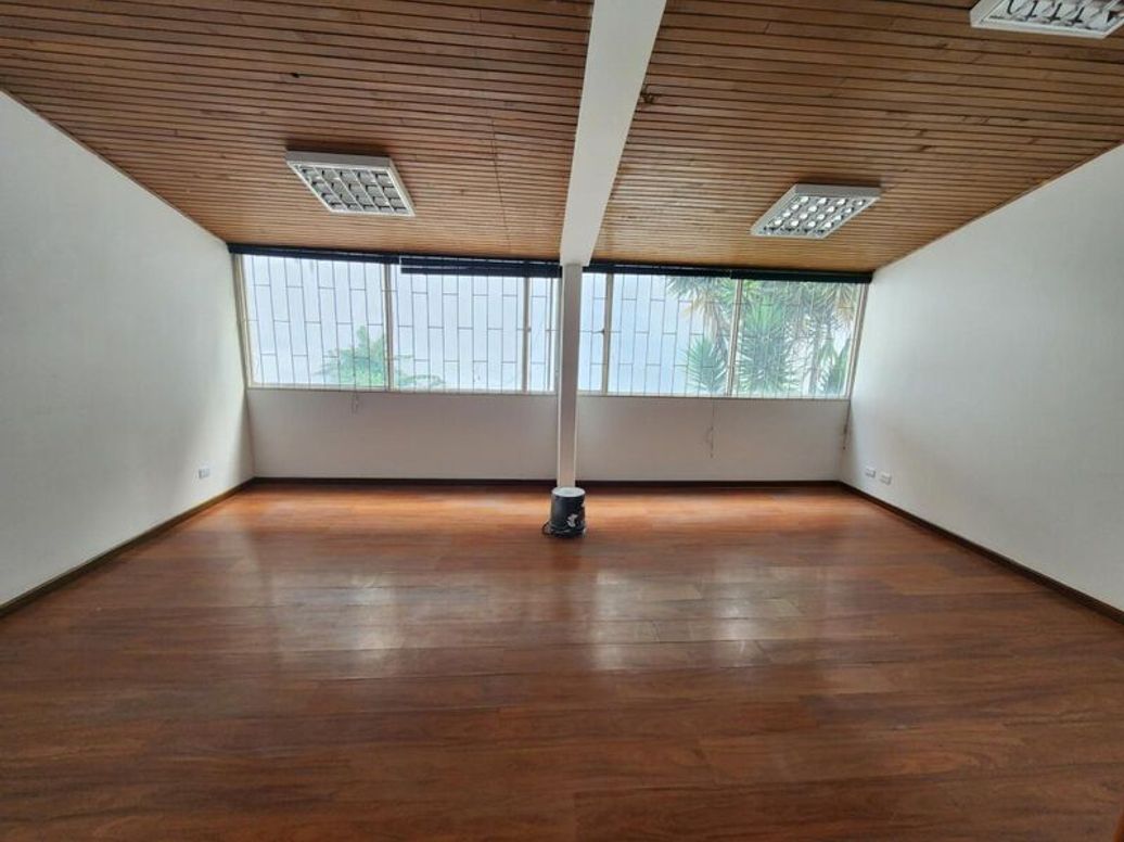 Casa de 6 alcobas en venta en Chico Norte Et. Ii, Bogotá, 215 m² · foto 2 de 7