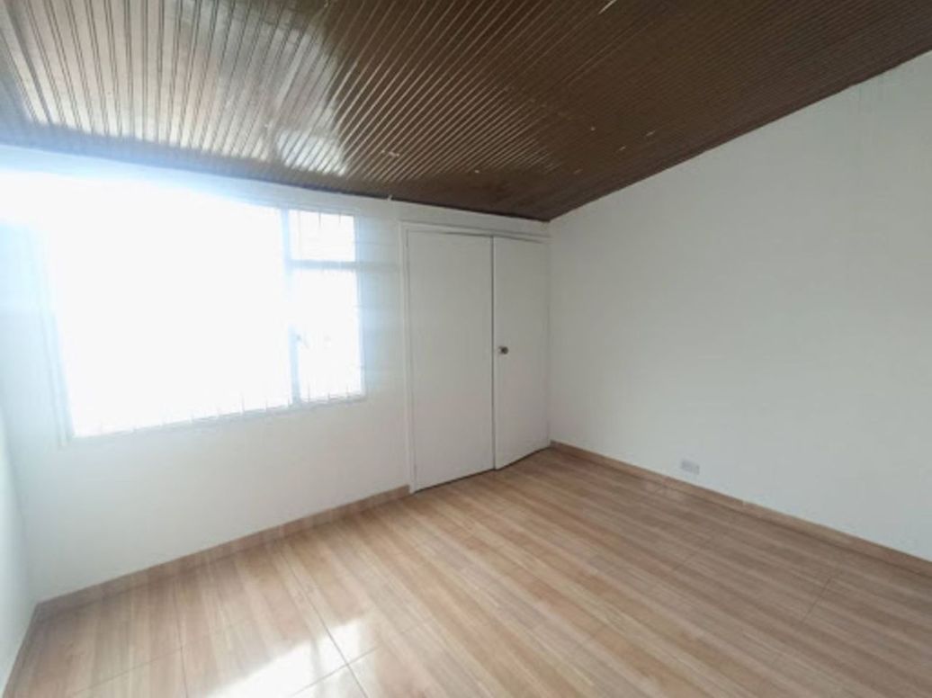 Casa de 6 alcobas en venta en Normandia Occidental, Bogotá, 321 m² · foto 8 de 17