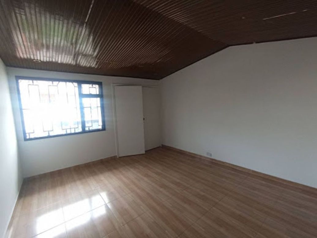 Casa de 6 alcobas en venta en Normandia Occidental, Bogotá, 321 m² · foto 6 de 17
