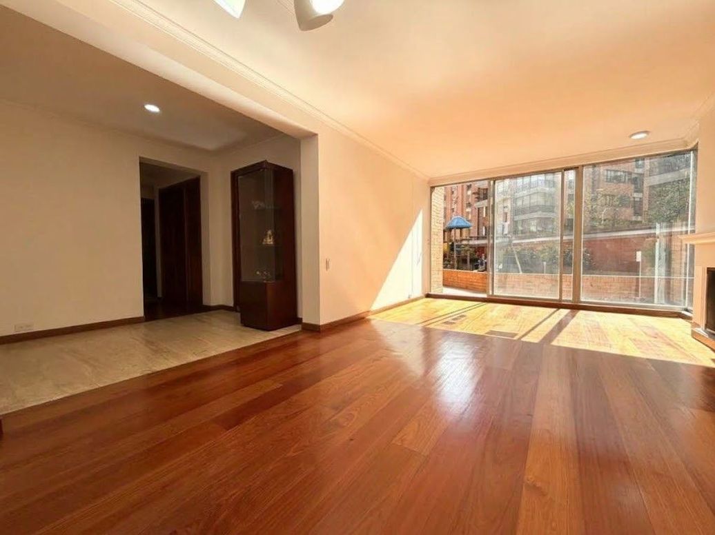 Apartamento de 2 alcobas en venta en San Patricio, Bogotá, 95 m² · foto 3 de 17