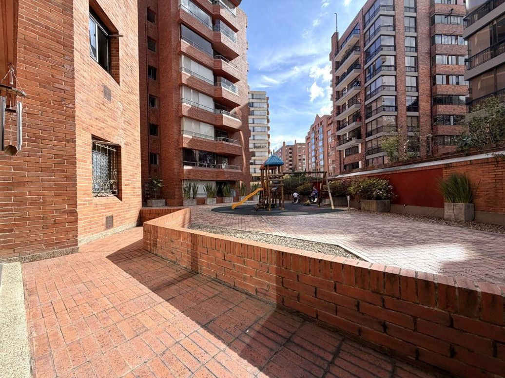 Apartamento de 2 alcobas en venta en San Patricio, Bogotá, 95 m² · foto 4 de 17