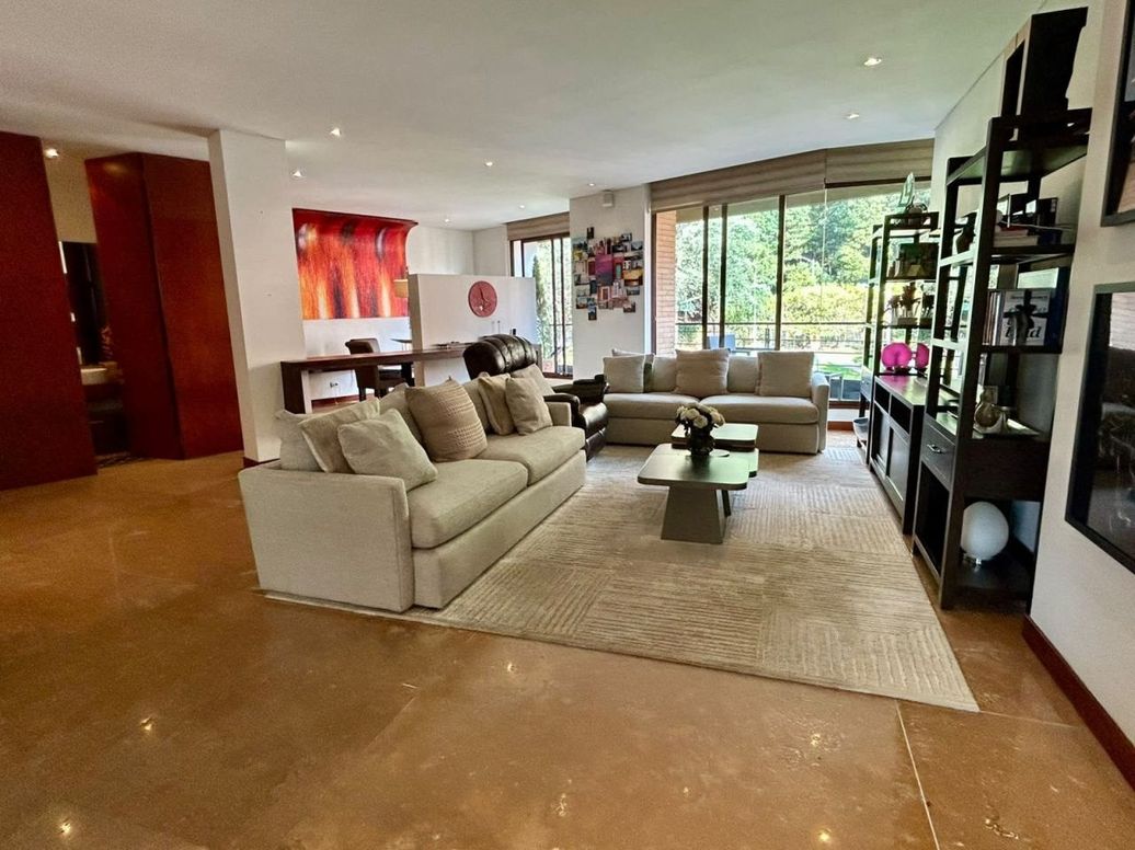 Apartamento de 4 alcobas en arriendo en Los Alpes, Bogotá, 313 m² · foto 3 de 20