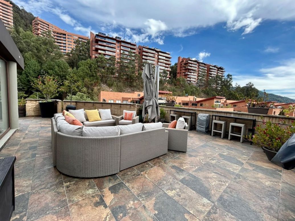 Apartamento de 4 alcobas en arriendo en Los Alpes, Bogotá, 313 m² · foto 2 de 20