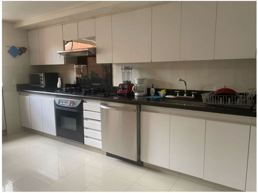 Apartamento de 4 alcobas en venta en Los Rosales, Bogotá, 274 m² · foto 12 de 20