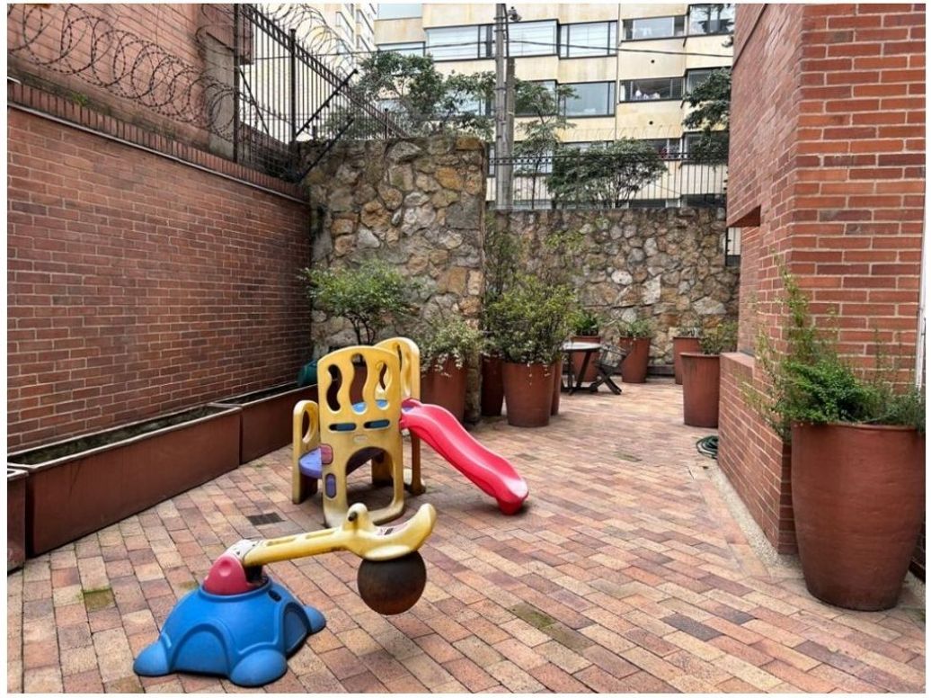 Apartamento de 4 alcobas en venta en Los Rosales, Bogotá, 264 m² · foto 6 de 20