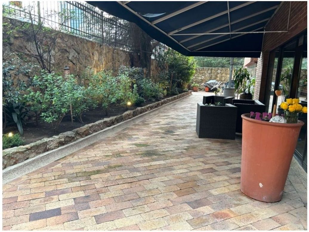 Apartamento de 4 alcobas en venta en Los Rosales, Bogotá, 264 m² · foto 2 de 20
