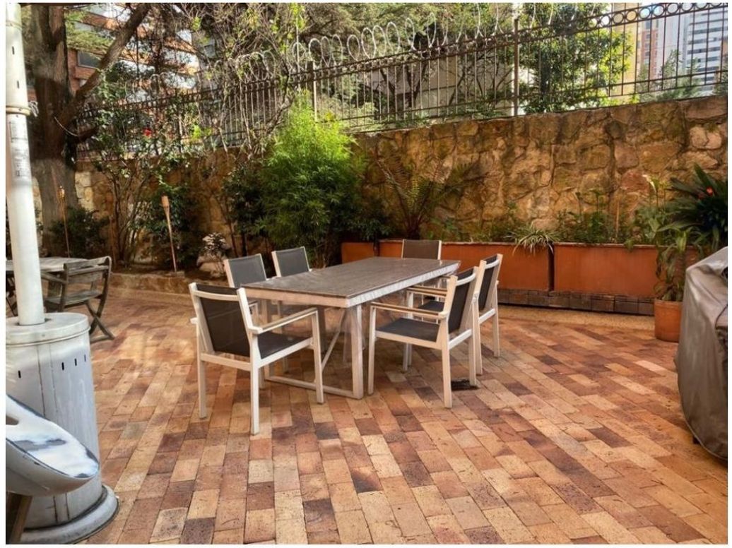 Apartamento de 4 alcobas en venta en Los Rosales, Bogotá, 264 m² · foto 13 de 20