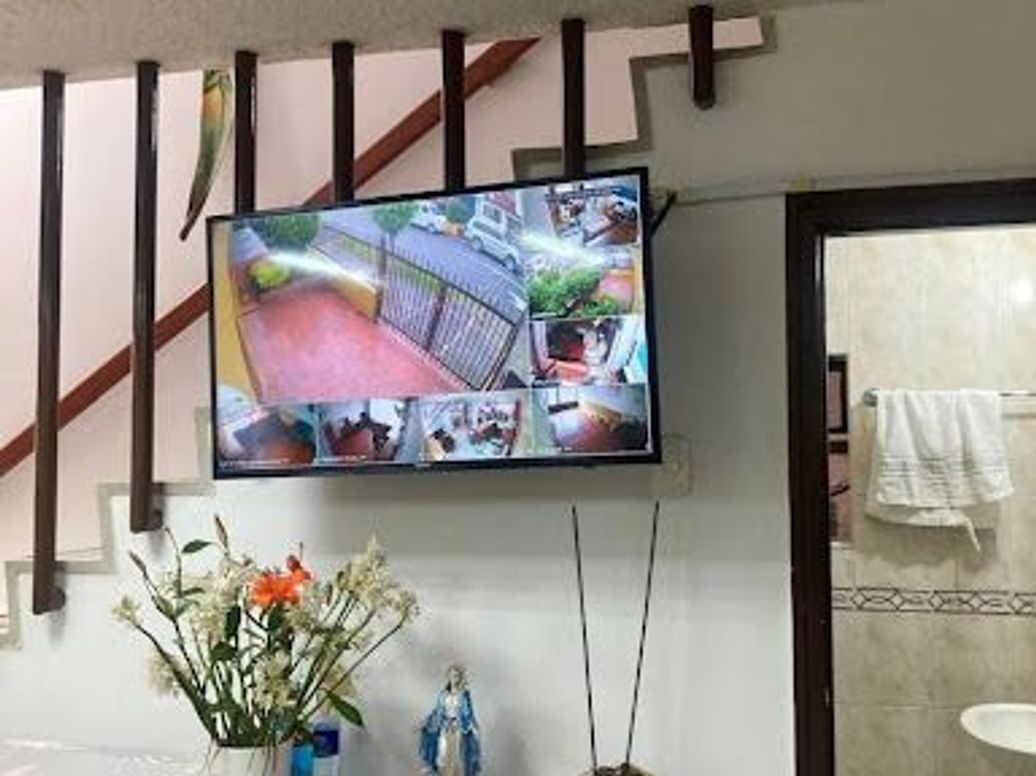 Casa de 6 alcobas en venta en El Recuerdo, Bogotá, 280 m² · foto 2 de 8