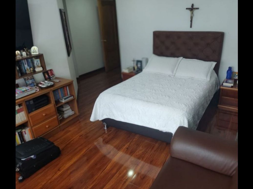 Apartamento de 3 alcobas en venta en Santa Bibiana, Bogotá, 158 m² · foto 4 de 17
